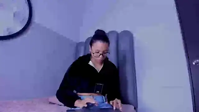 Snapshot of pitufa- chatting on February 23, 2026, 7:22 pm pitufa- online show from February 23, 2026, 7:22 pm