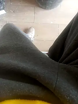 Snapshot of Valencianoo411 chatting on December 4, 2025, 12:14 pm Valencianoo411 online show from December 4, 2025, 12:14 pm