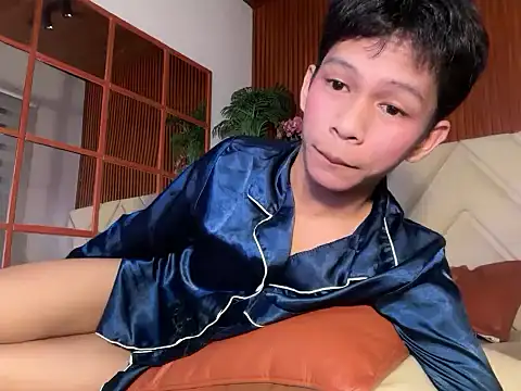 Snapshot of TheBoyAboveYou chatting on April 21, 2026, 2:15 am TheBoyAboveYou online show from April 21, 2026, 2:15 am