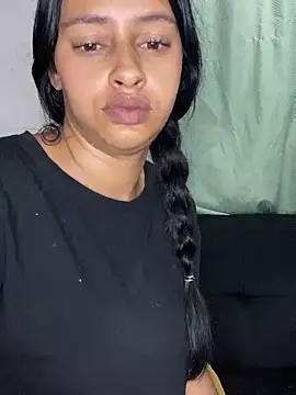 Jennmyller  online show from April 6, 2026, 11:27 pm