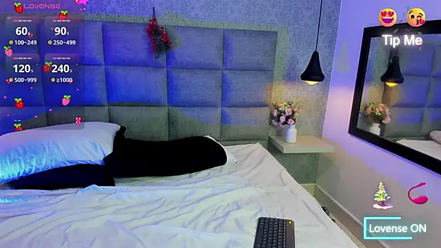 emilyy r online show from December 17, 2025, 7:09 pm