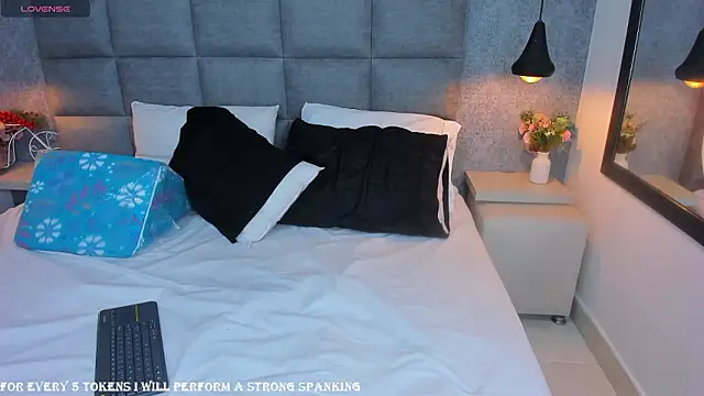 Snapshot of emilyy_r chatting on February 7, 2026, 7:06 pm emilyy r online show from February 7, 2026, 7:06 pm