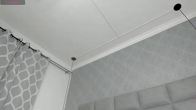 Snapshot of emilyy_r chatting on February 27, 2026, 6:52 pm emilyy r online show from February 27, 2026, 6:52 pm