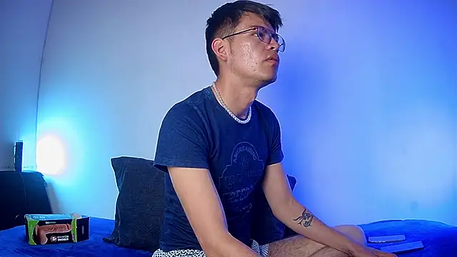 Snapshot of nicolatinboy chatting on February 16, 2026, 9:11 pm nicolatinboy online show from February 16, 2026, 9:11 pm