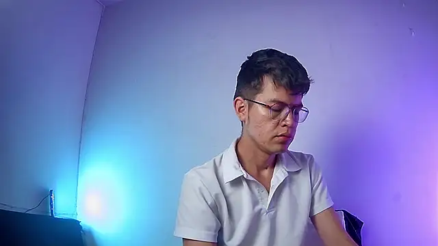 Snapshot of nicolatinboy chatting on February 26, 2026, 9:14 pm nicolatinboy online show from February 26, 2026, 9:14 pm