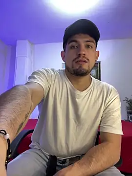 williamsmiiths16 online show from February 12, 2026, 3:23 am