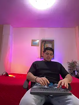 williamsmiiths16 online show from March 5, 2026, 12:01 pm