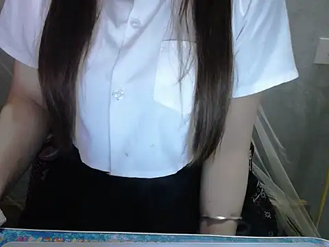 Snapshot of maian_love chatting on July 8, 2026, 5:17 pm maian love online show from July 8, 2026, 5:17 pm