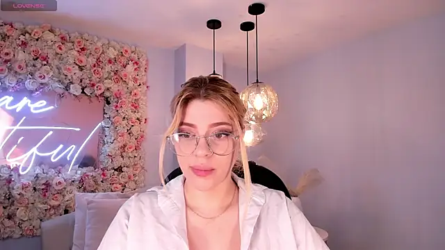 MadisonKane online show from March 15, 2026, 11:05 am