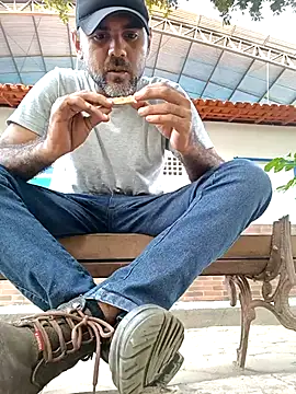 Snapshot of Mchljjk chatting on January 5, 2026, 8:23 pm Mchljjk online show from January 5, 2026, 8:23 pm