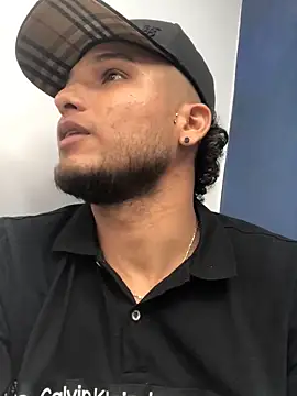 modeloxtz online show from February 12, 2026, 3:18 pm