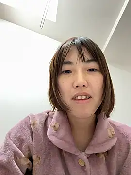 Snapshot of Risa-chan chatting on December 4, 2025, 4:00 am Risa-chan online show from December 4, 2025, 4:00 am