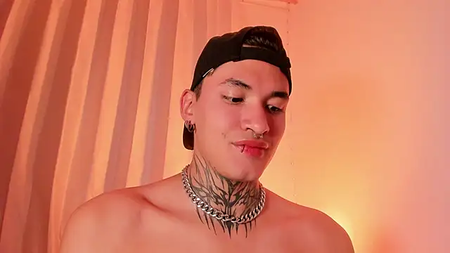 AlecBanne online show from December 19, 2025, 4:52 am