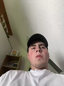 hannes256102 online show from May 22, 2026, 1:39 pm