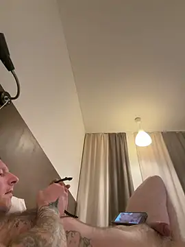 Snapshot of chatting on December 3, 2025, 4:38 pm online show from December 3, 2025, 4:38 pm