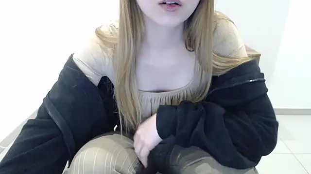 SweetBellaa  online show from January 5, 2026, 5:27 pm