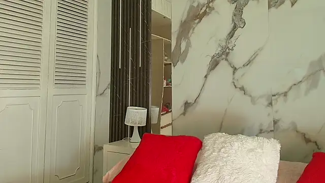 BellaHarpeer online show from April 14, 2026, 7:31 pm