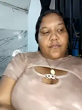 Snapshot of VaneandRossy chatting on February 21, 2026, 10:44 pm VaneandRossy online show from February 21, 2026, 10:44 pm