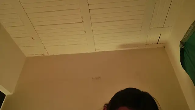 Snapshot of MoonLipsON- chatting on June 10, 2026, 2:12 am MoonLipsON- online show from June 10, 2026, 2:12 am