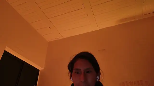 Snapshot of MoonLipsON- chatting on June 11, 2026, 12:54 am MoonLipsON- online show from June 11, 2026, 12:54 am