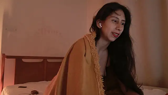 Snapshot of MoonLipsON- chatting on July 19, 2026, 4:49 am MoonLipsON- online show from July 19, 2026, 4:49 am