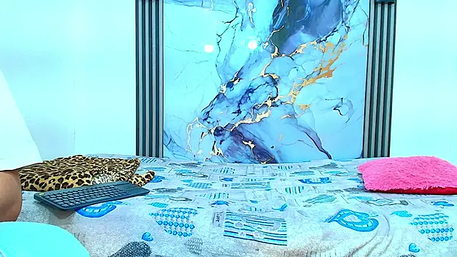 Snapshot of Valentina_and_sneider_ chatting on January 13, 2026, 7:19 pm Valentina and sneider online show from January 13, 2026, 7:19 pm