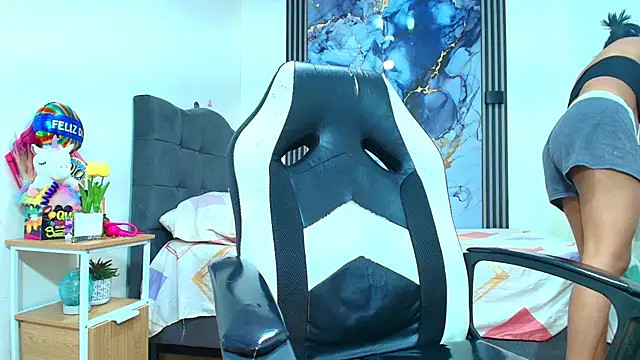 Valentina and sneider  online show from March 12, 2026, 7:20 pm