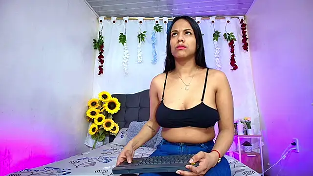 Snapshot of Valentina_and_sneider_ chatting on July 14, 2026, 12:35 am Valentina and sneider online show from July 14, 2026, 12:35 am