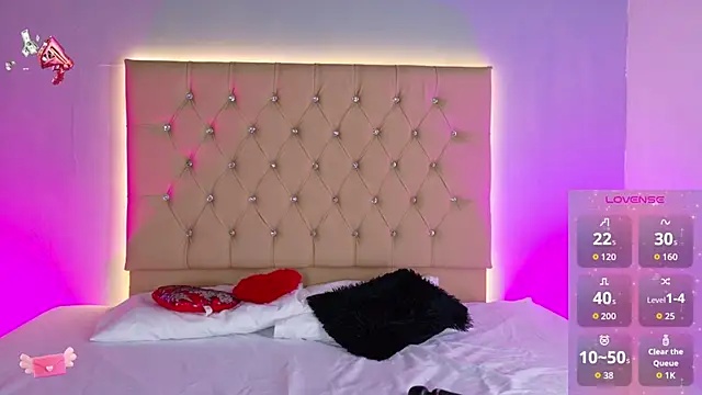 EmmaLawrence  online show from March 9, 2026, 9:02 am