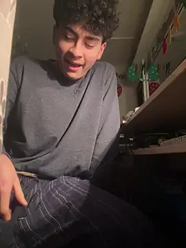 hungspanishtwink online show from January 15, 2026, 5:27 pm