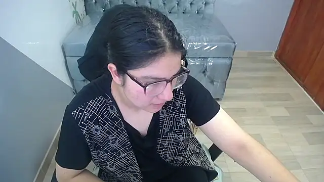 eva smit t online show from February 4, 2026, 2:06 am