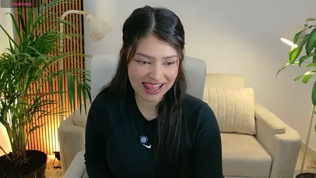 Snapshot of victoria___moon chatting on May 22, 2026, 2:33 pm victoria moon online show from May 22, 2026, 2:33 pm