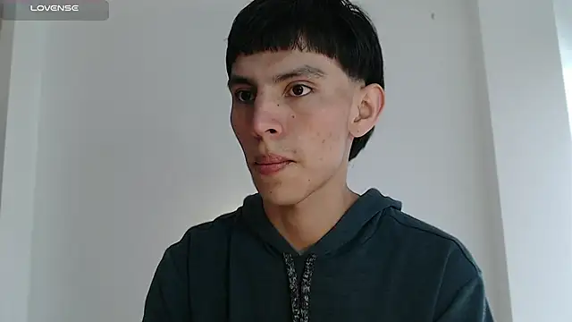 Snapshot of andrew_courtzz chatting on December 19, 2025, 7:21 pm andrew courtzz online show from December 19, 2025, 7:21 pm