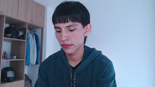 Snapshot of andrew_courtzz chatting on February 13, 2026, 7:54 pm andrew courtzz online show from February 13, 2026, 7:54 pm