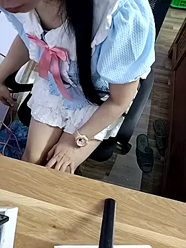  MyNa  online show from December 5, 2025, 6:26 pm