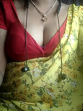 Preeti345 online show from April 19, 2026, 3:44 pm