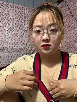 Snapshot of Samsam-006 chatting on December 5, 2025, 2:31 am Samsam-006 online show from December 5, 2025, 2:31 am