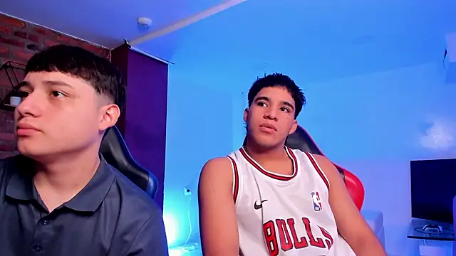 HotThreesoome online show from March 12, 2026, 12:33 pm