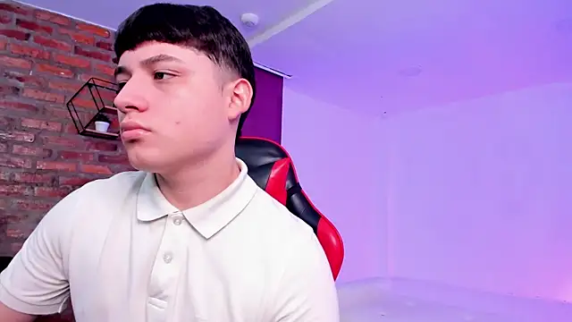 HotThreesoome online show from March 31, 2026, 12:05 pm