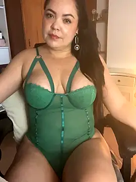 Snapshot of EmiHarrys chatting on January 7, 2026, 10:23 pm EmiHarrys online show from January 7, 2026, 10:23 pm