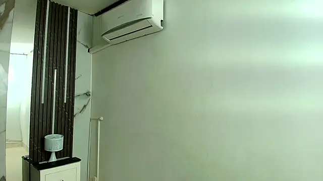 AprillRoss online show from December 22, 2025, 11:51 am