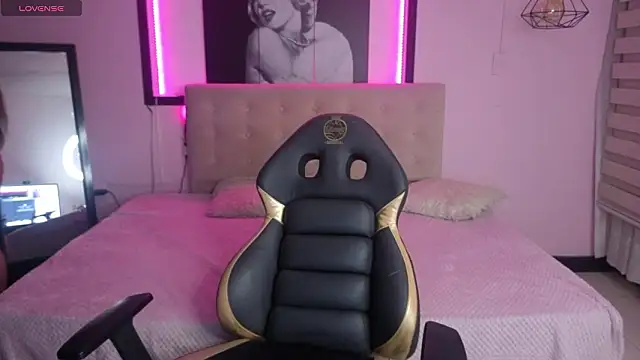 Sara valderrama  online show from March 25, 2026, 12:55 pm