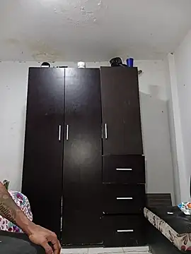 valenpaisita2123 online show from March 8, 2026, 11:41 pm