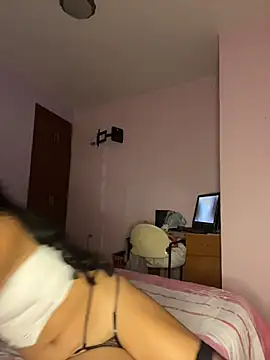 Snapshot of _Laurentt_ chatting on February 14, 2026, 2:52 am Laurentt online show from February 14, 2026, 2:52 am