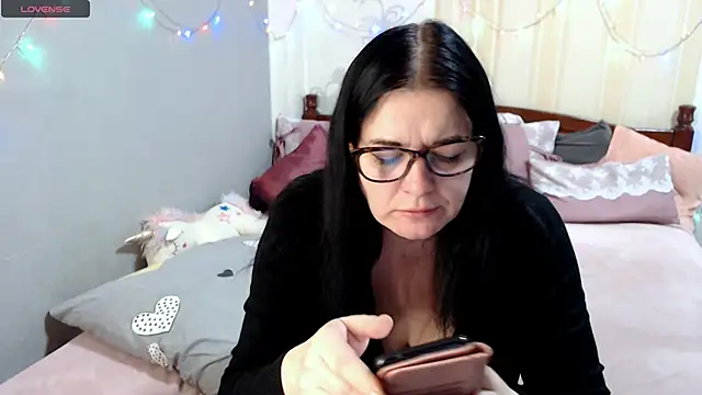 SashaBond online show from December 15, 2025, 10:30 am