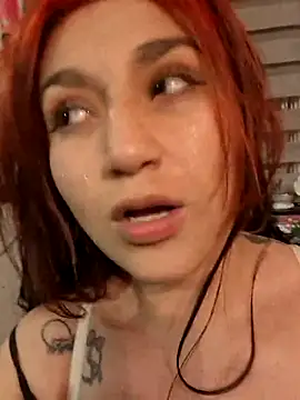 Snapshot of Magenta_Moon chatting on February 1, 2026, 2:32 am Magenta Moon online show from February 1, 2026, 2:32 am