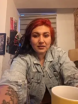 Snapshot of Magenta_Moon chatting on February 4, 2026, 11:09 pm Magenta Moon online show from February 4, 2026, 11:09 pm