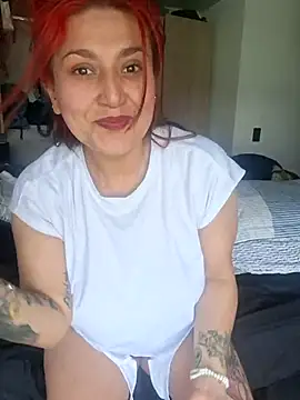 Snapshot of Magenta_Moon chatting on February 18, 2026, 6:48 pm Magenta Moon online show from February 18, 2026, 6:48 pm