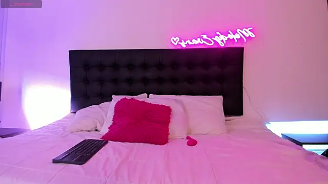 Melody evanss online show from December 15, 2025, 12:20 pm