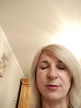 AhlyssaLove1155 online show from May 29, 2026, 4:16 pm